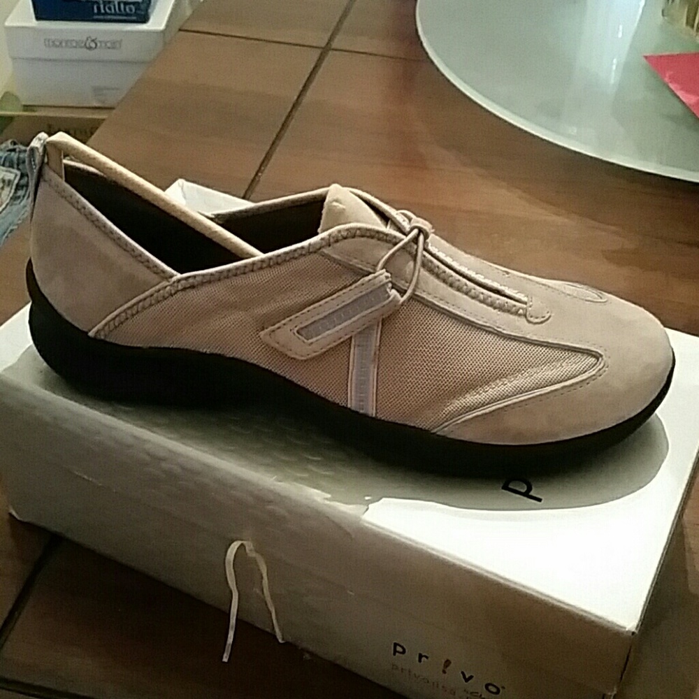 Woman's shoes